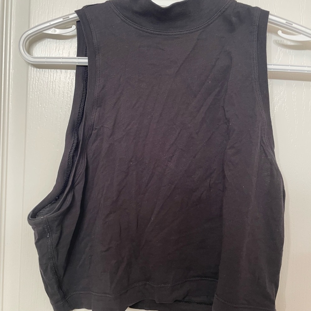 Lululemon crop top